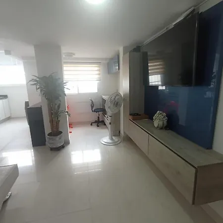 En Edificio Juviper Apartamento
